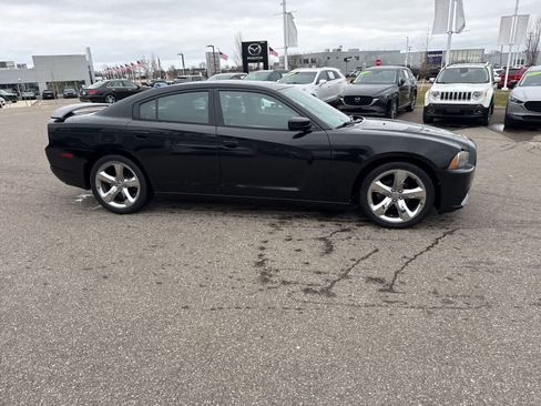 Used 2014 Dodge Charger SE image 4