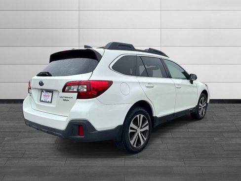 Used 2018 Subaru Outback 3.6R Limited AWD/4WD image 3