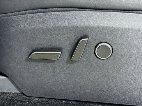 Used 2025 Tesla Model Y Long Range AWD/4WD image 13