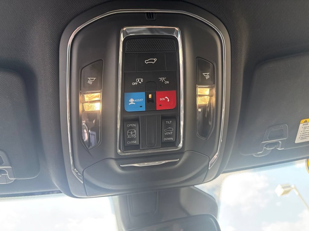 Used 2024 Jeep Grand Cherokee Altitude AWD/4WD image 30