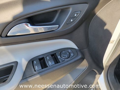 Used 2021 Chevrolet Equinox LS w/ LS Convenience Package image 17