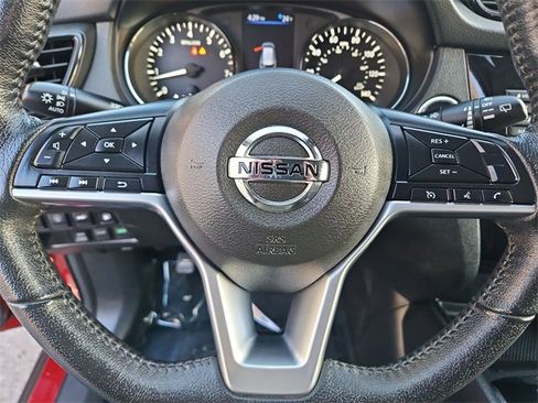 Used 2019 Nissan Rogue SV image 11