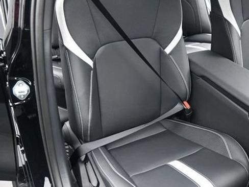 New 2026 Toyota Camry Hybrid FWD image 15