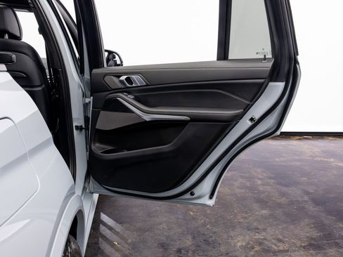 Used 2024 BMW X7 xDrive40i w/ M Sport Package image 36