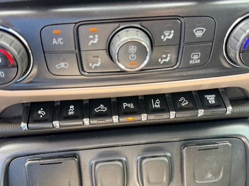 Used 2016 GMC Sierra 2500 Denali w/ Duramax Plus Package AWD/4WD image 30