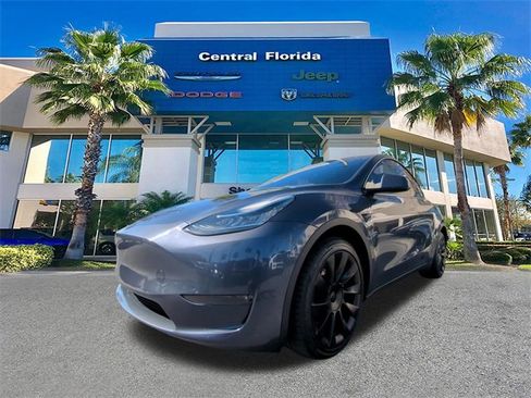 Used 2022 Tesla Model Y Long Range image 9