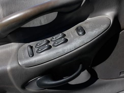 Used 2002 Ford Expedition XLT image 44