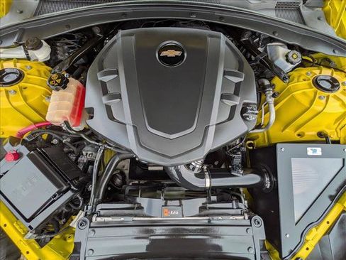 Used 2016 Chevrolet Camaro LT RWD image 21