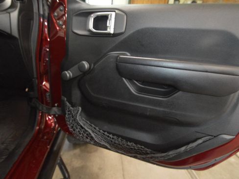 Used 2021 Jeep Gladiator Sport image 13