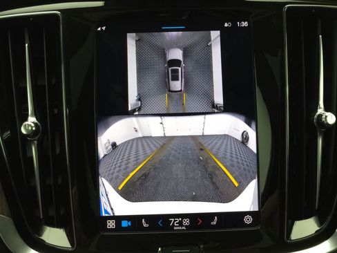 Used 2025 Volvo V60 B5 Cross Country Plus image 7