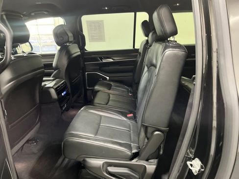 Used 2024 Jeep Wagoneer L Series II w/ Flexible Seating Group image 39