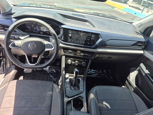 Certified 2024 Volkswagen Taos SE w/ Panoramic Sunroof Package FWD image 24