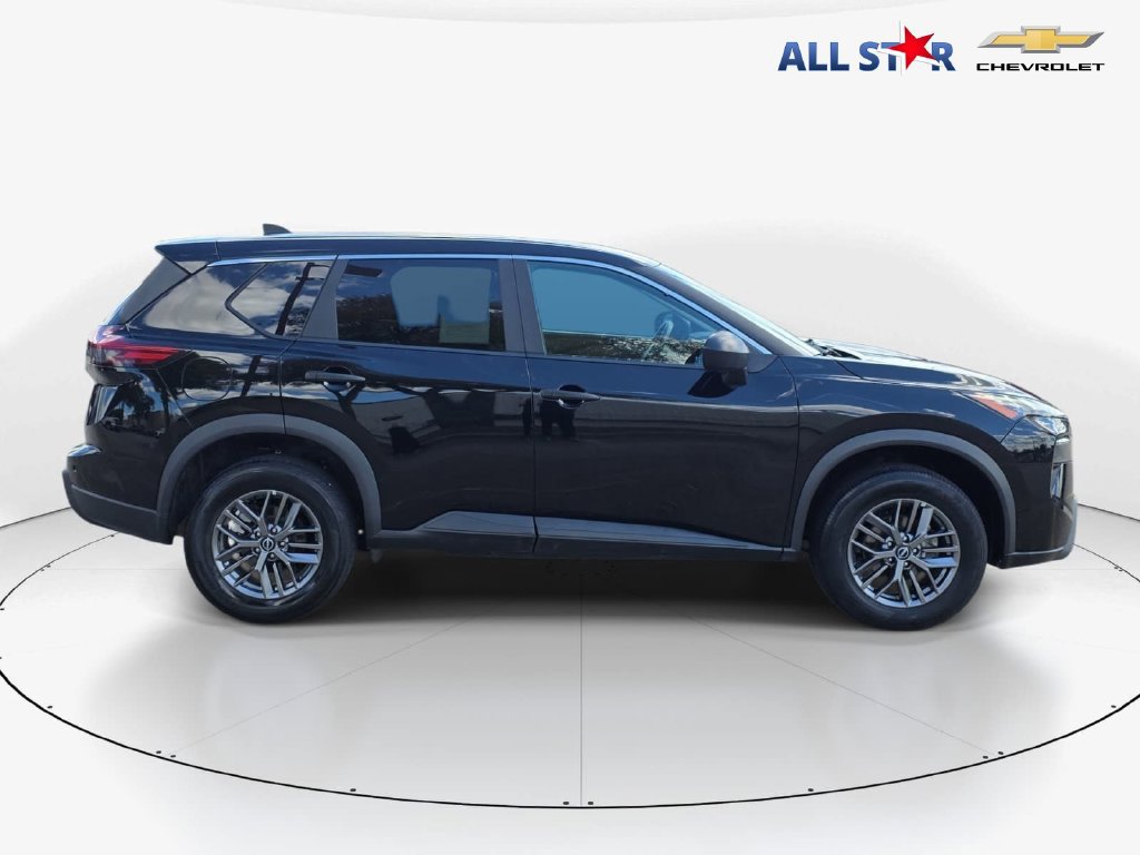 Used 2024 Nissan Rogue S AWD/4WD image 2