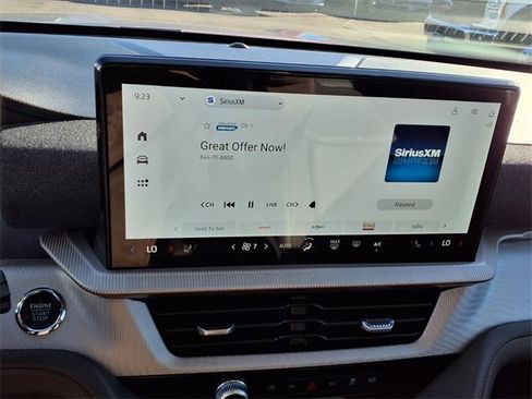 Used 2025 Ford Explorer Active w/ Active Comfort Package image 6