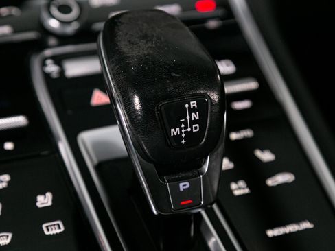 Used 2018 Porsche Panamera 4 image 48