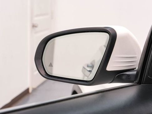 Used 2019 Mercedes-Benz GLC 300 w/ Premium Package image 35