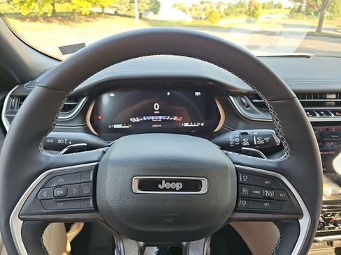 Used 2023 Jeep Grand Cherokee L Limited w/ Luxury Tech Group II AWD/4WD image 21