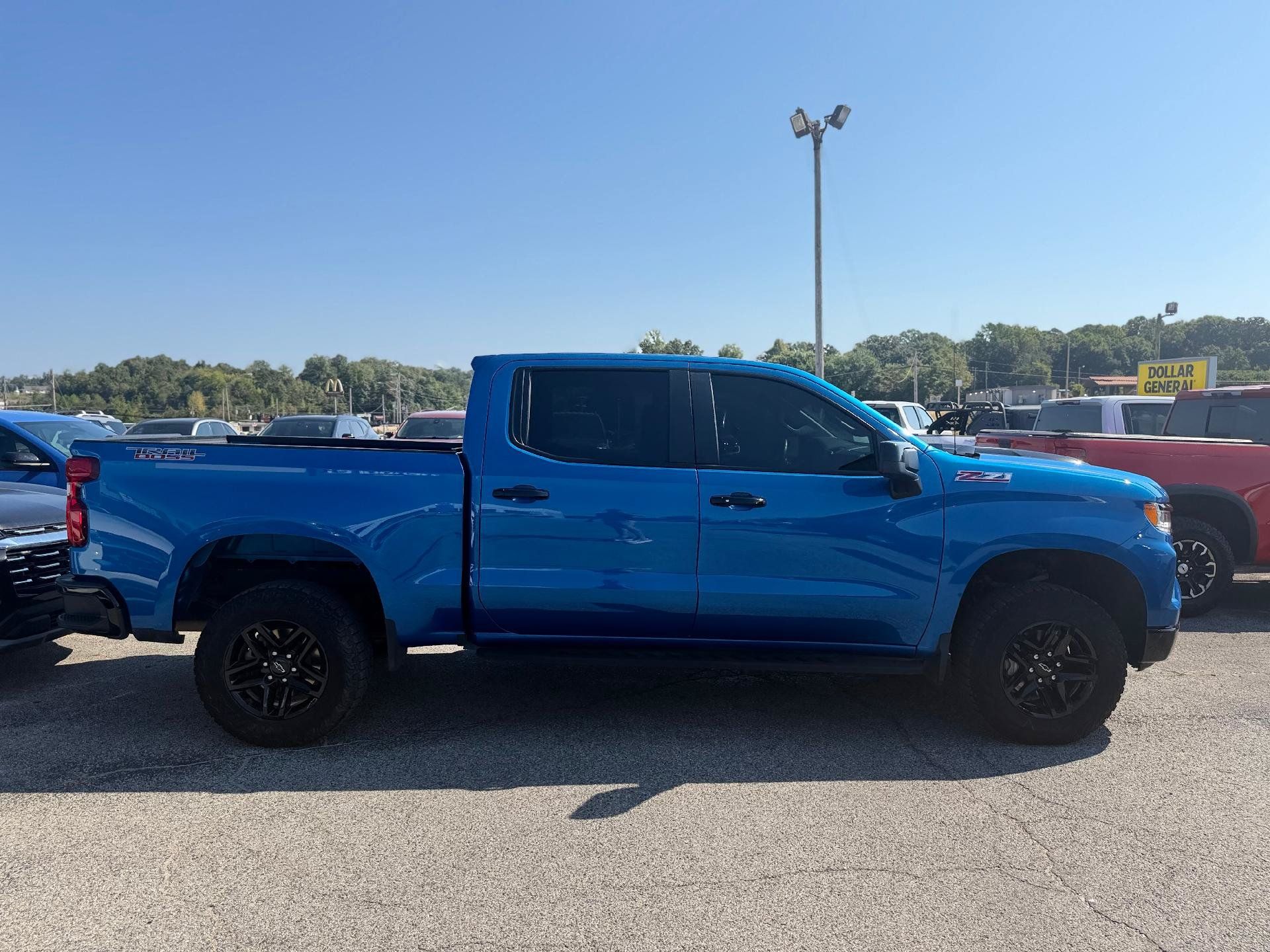 Used 2023 Chevrolet Silverado 1500 LT Trail Boss AWD/4WD image 2
