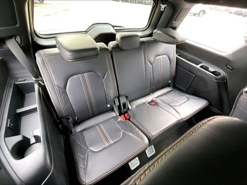 Used 2024 Ford Expedition Platinum AWD/4WD image 37