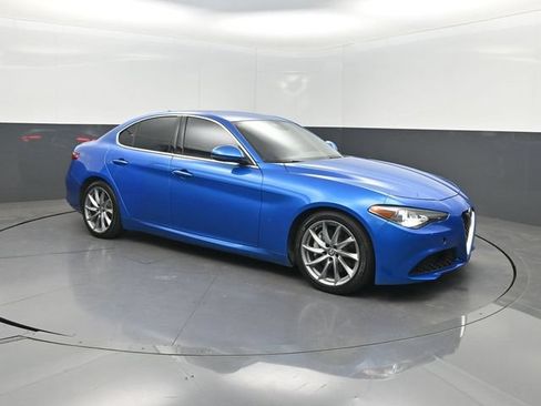 Used 2020 Alfa Romeo Giulia w/ Cold Weather Package RWD image 28