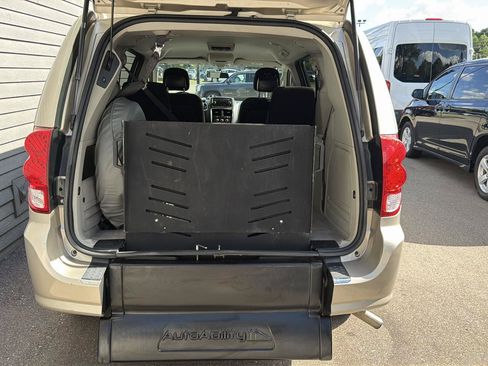 Used 2015 Dodge Grand Caravan SXT FWD image 5