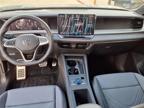 New 2026 Volkswagen Tiguan SE R-Line FWD image 9
