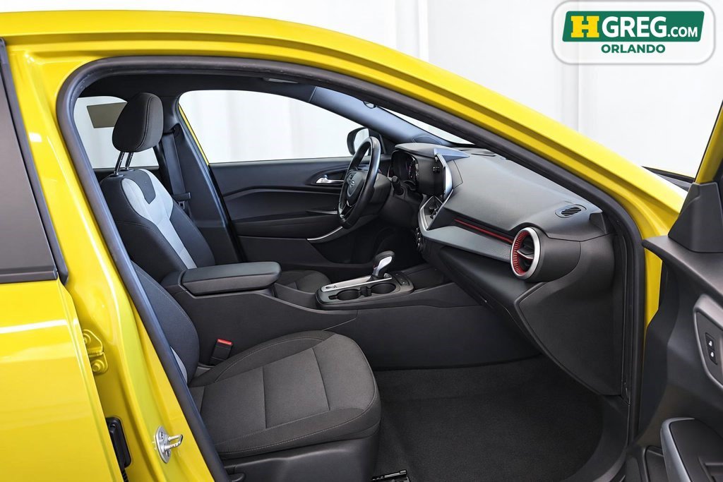 Used 2024 Chevrolet Trax RS FWD image 11
