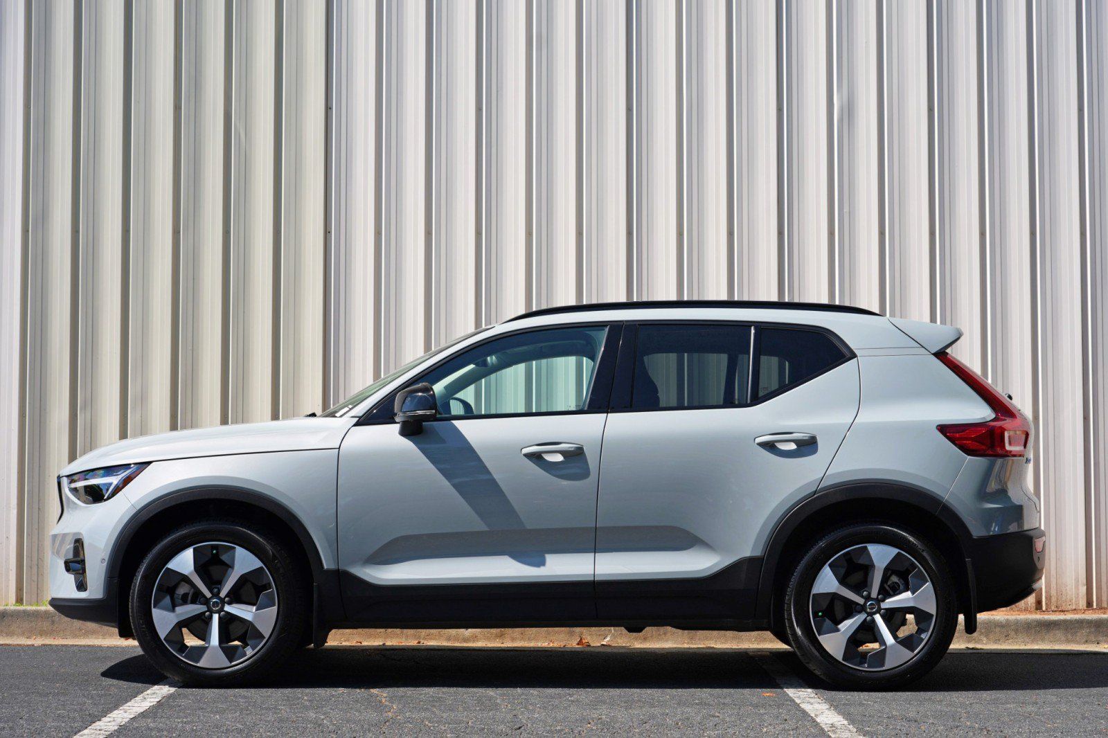 Used 2024 Volvo XC40 B5 Plus w/ Climate Package AWD/4WD image 9