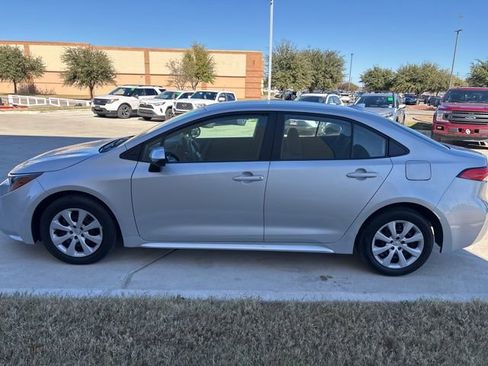 Used 2024 Toyota Corolla LE image 5