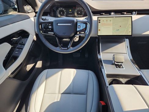 Used 2026 Land Rover Range Rover Evoque S image 4