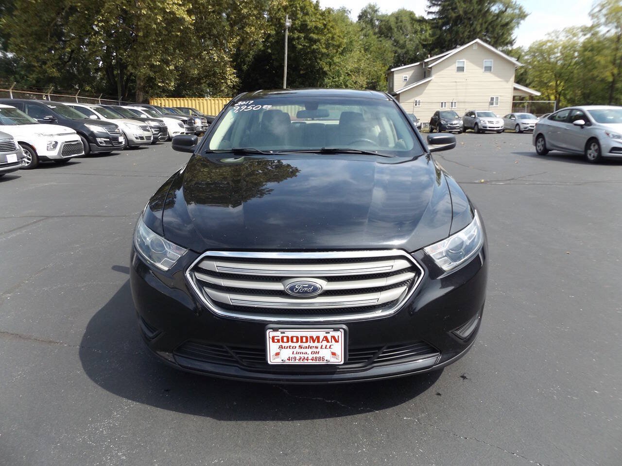 Used 2017 Ford Taurus SE FWD image 2