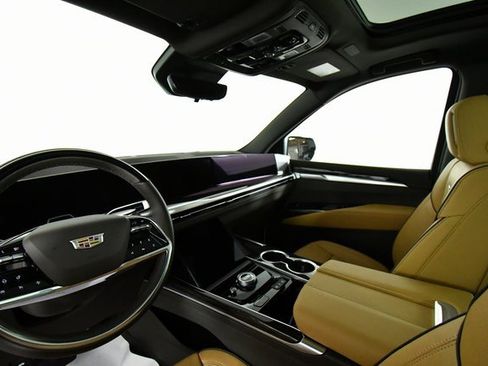 Used 2026 Cadillac Escalade ESV Luxury w/ LPO, Floor Liner Package image 10