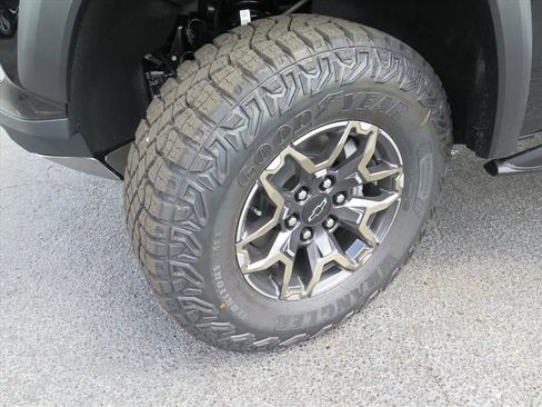 New 2026 Chevrolet Colorado ZR2 w/ Technology Package image 16