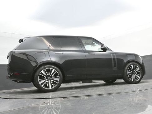 New 2025 Land Rover Range Rover SE image 39