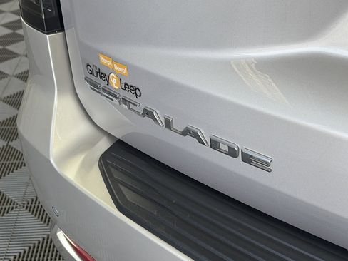 Certified 2023 Cadillac Escalade ESV Premium Luxury Platinum w/ LPO, Radiant Package AWD/4WD image 15