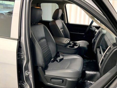 Used 2019 RAM 1500 Tradesman w/ Chrome Appearance Group image 6