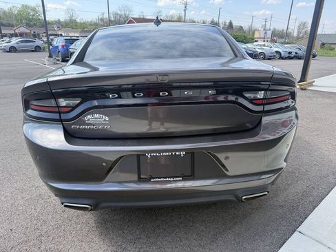 Used 2018 Dodge Charger SXT Plus RWD image 9