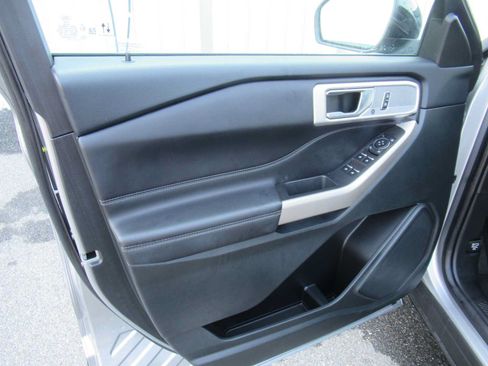 Used 2024 Ford Explorer XLT w/ Equipment Group 202A AWD/4WD image 23