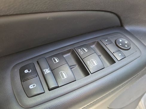 Used 2022 Jeep Grand Cherokee Laredo X image 17