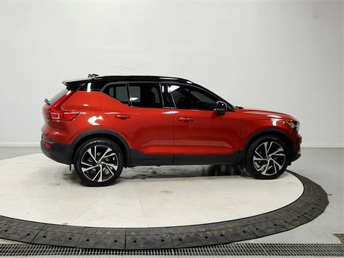 Used 2021 Volvo XC40 T5 R-Design w/ Protection Package image 8