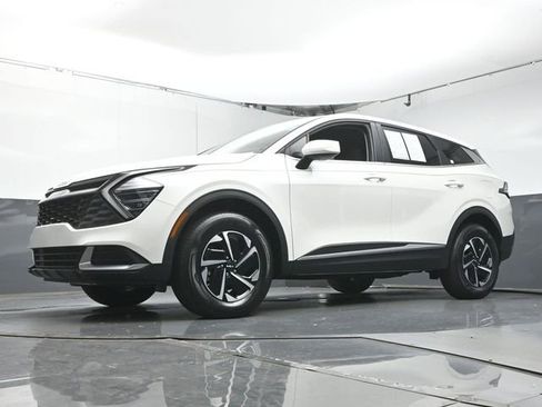 Used 2025 Kia Sportage LX AWD/4WD image 35