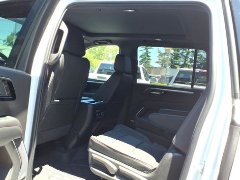 Certified 2026 Chevrolet Suburban RST w/ Advanced Technology Package AWD/4WD image 17
