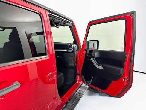 Used 2013 Jeep Wrangler Unlimited Sahara w/ Dual Top Group AWD/4WD image 27