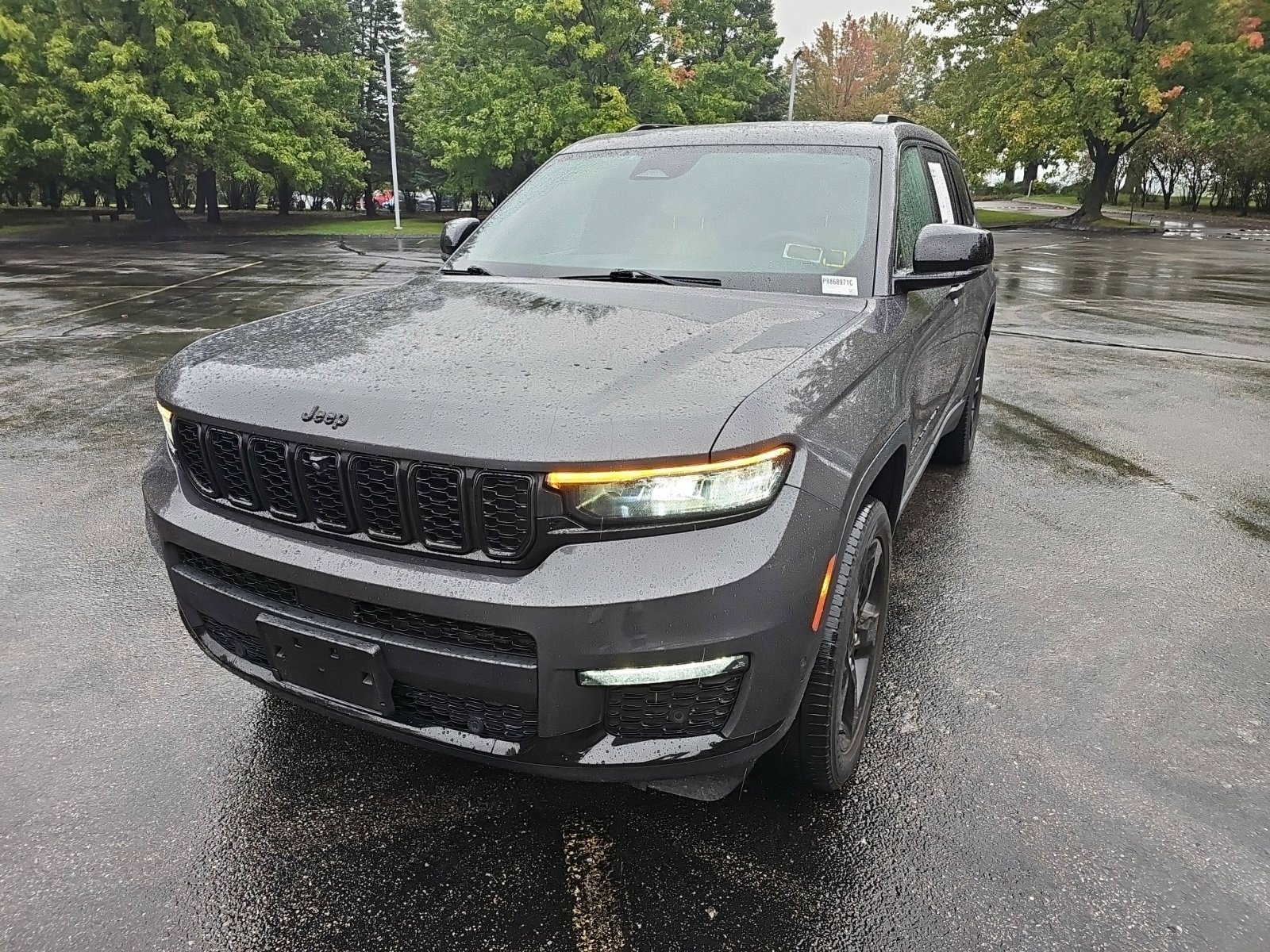 Used 2023 Jeep Grand Cherokee L Limited w/ Luxury Tech Group II AWD/4WD image 2