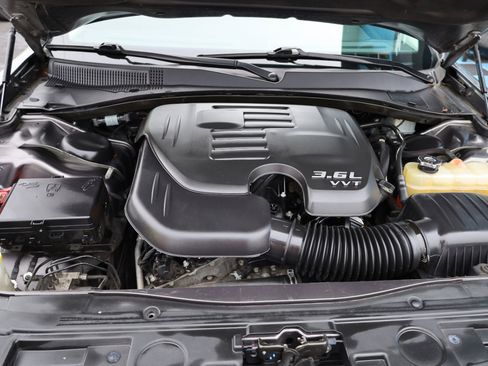 Used 2016 Chrysler 300 C image 17
