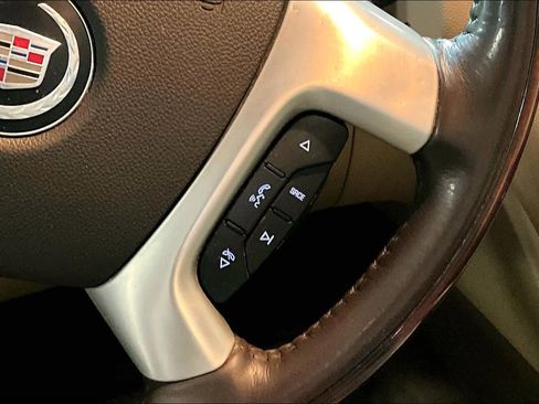 Used 2011 Cadillac Escalade Premium image 25