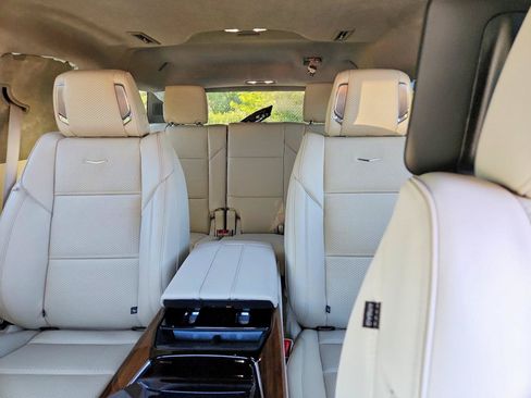Used 2026 Cadillac Escalade ESV Platinum Luxury AWD/4WD image 7