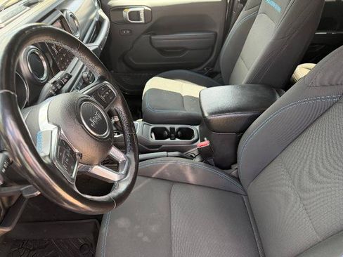 Used 2023 Jeep Wrangler Unlimited Rubicon 4xe w/ Cold Weather Group AWD/4WD image 10