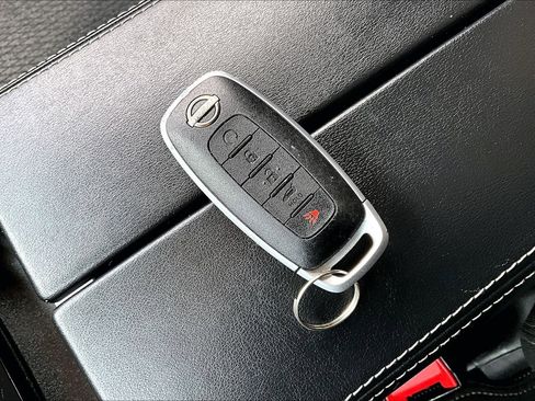 Used 2025 Nissan Rogue SV image 34