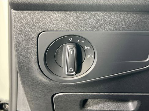 Used 2022 Volkswagen Tiguan SE image 10